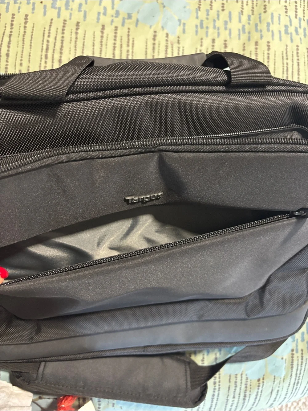 Brand new Targus Black Laptop Messenger Bag with Shoulder Strap